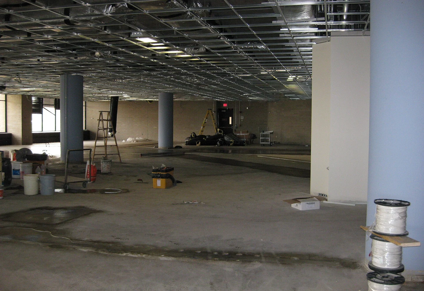 Repair material being applied to damaged concrete